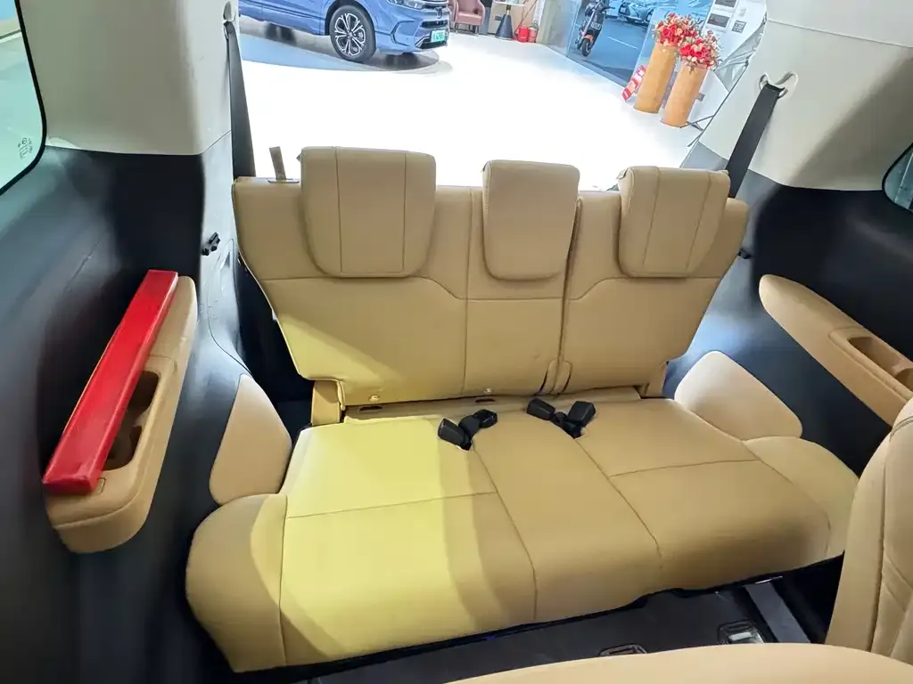 GAC Motor E8 Hybrid — фото 4