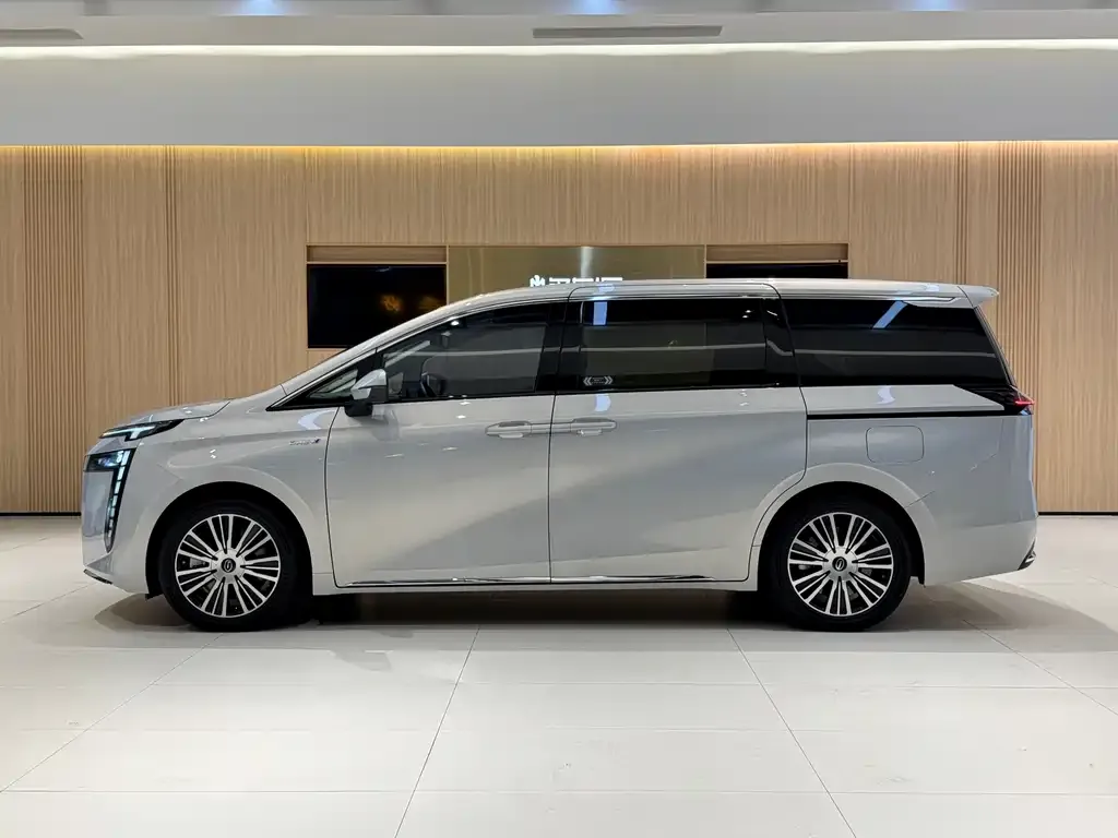 GAC Motor E8 Hybrid — фото 2