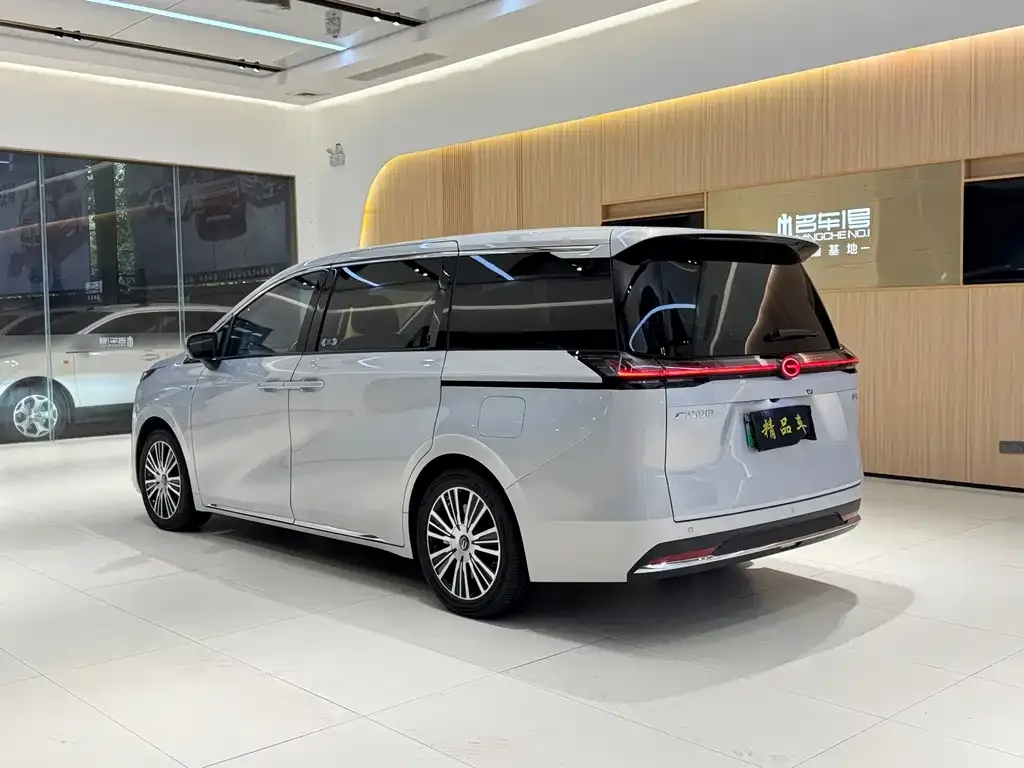 GAC Motor E8 Hybrid — фото 3