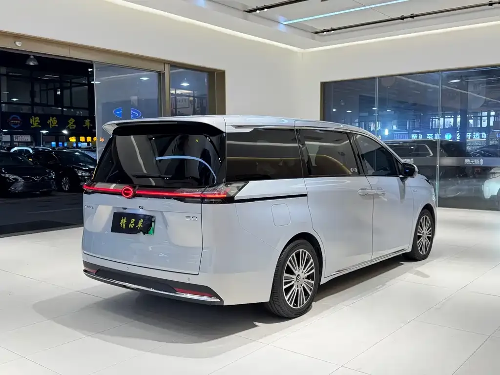GAC Motor E8 Hybrid — фото 8