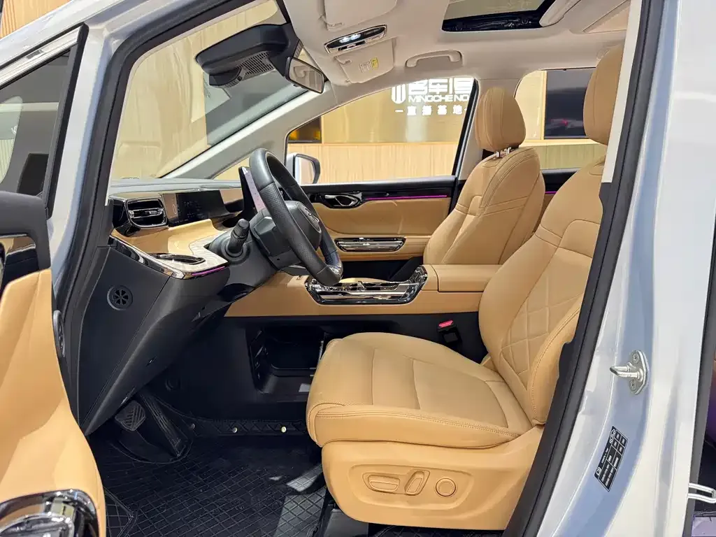 GAC Motor E8 Hybrid — фото 10