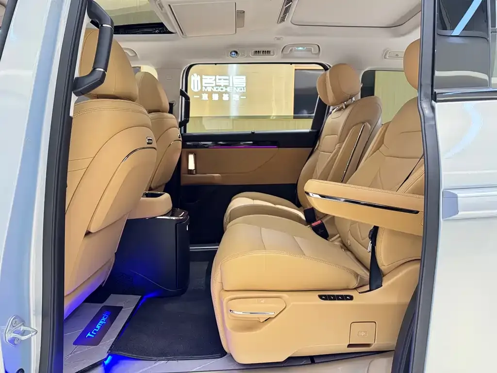 GAC Motor E8 Hybrid — фото 7