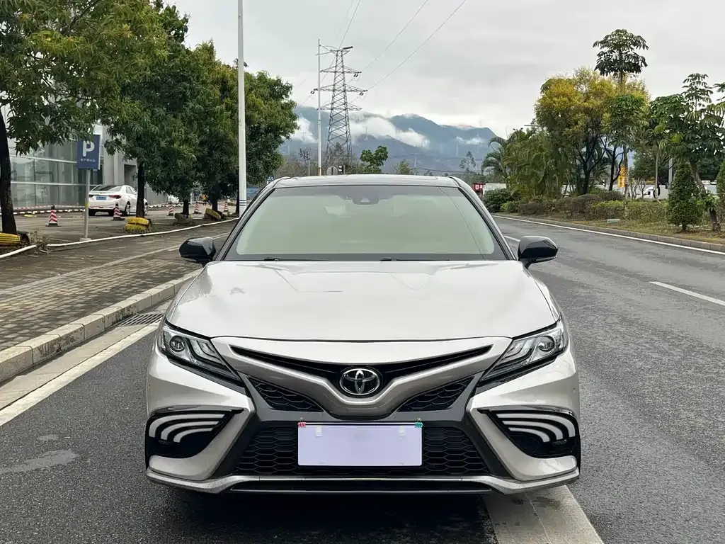 Toyota Camry 2022 из CN, фото 2