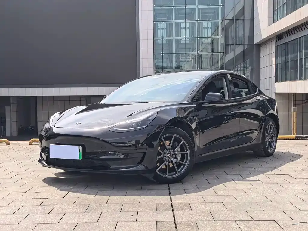 Tesla Model 3 — фото 1