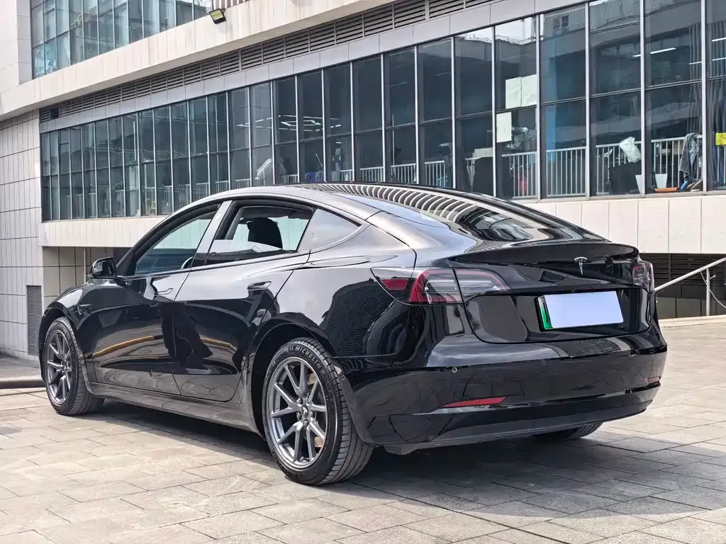 Tesla Model 3 — фото 2