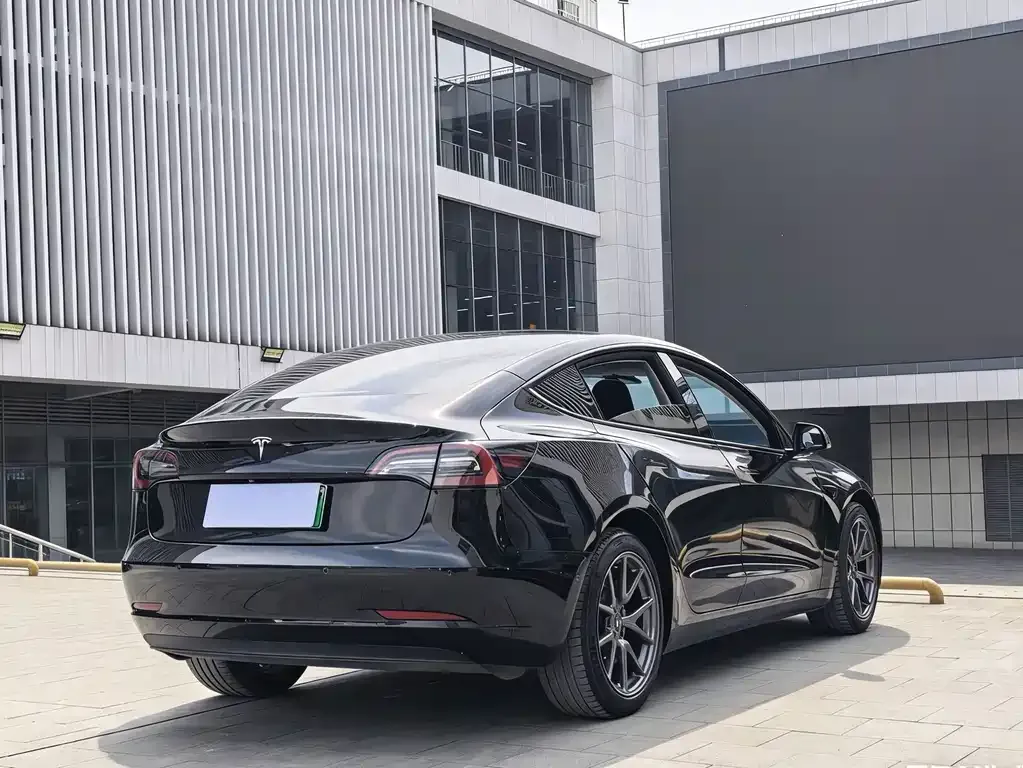 Tesla Model 3 — фото 6