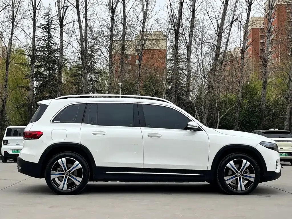 Mercedes-Benz EQB — фото 10