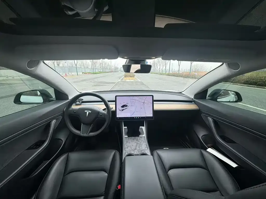 Tesla Model 3 — фото 3
