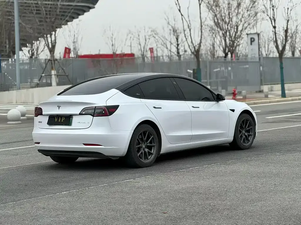 Tesla Model 3 — фото 5
