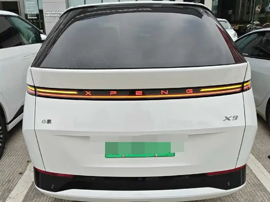 XPeng X9 — фото 8