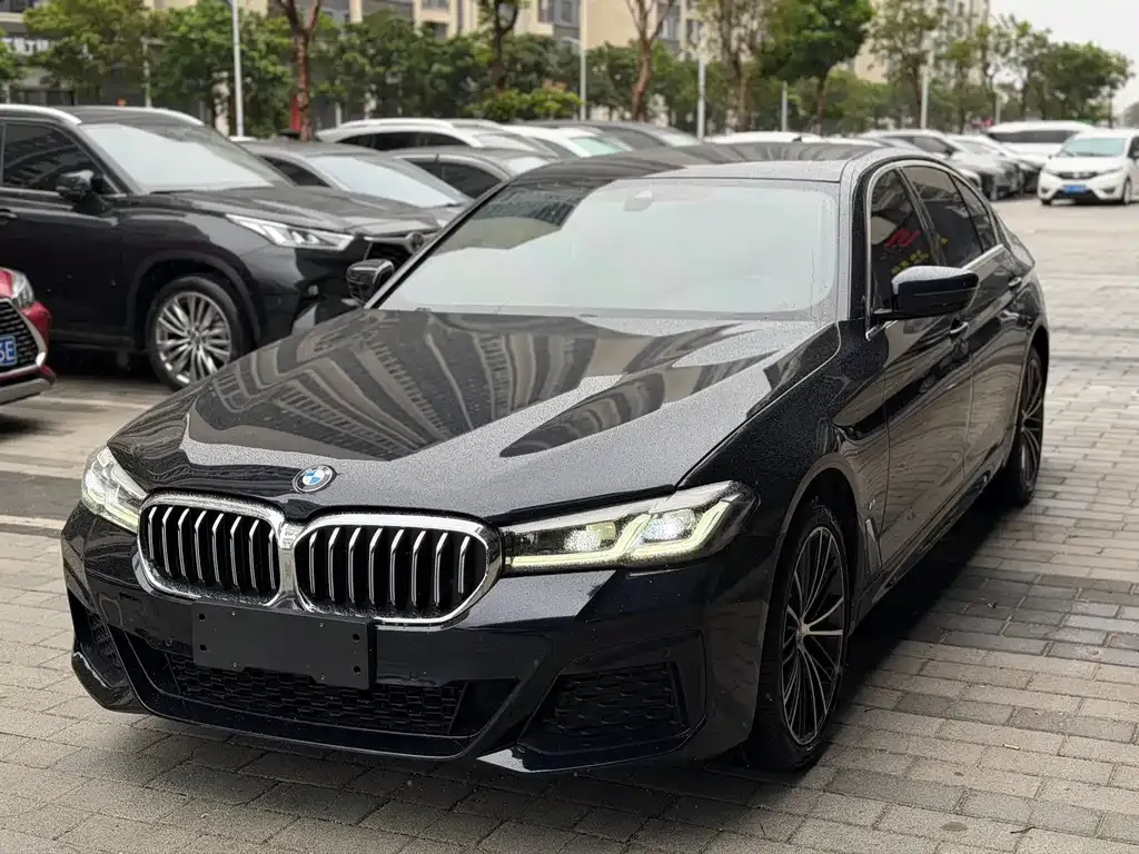 BMW 5 Series — фото 1