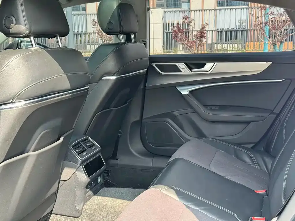 Audi A7L 2025 из CN, фото 6