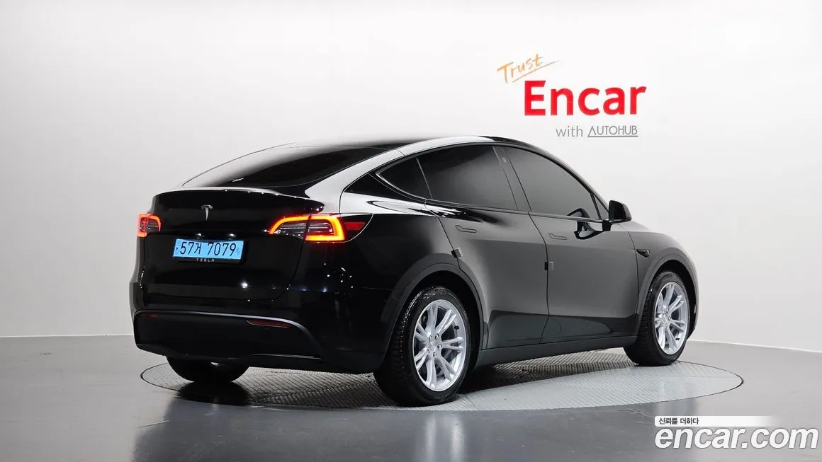 Tesla Model Y — фото 6
