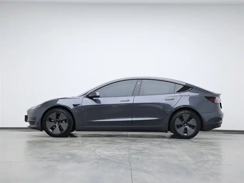 Tesla Model 3 — фото 9