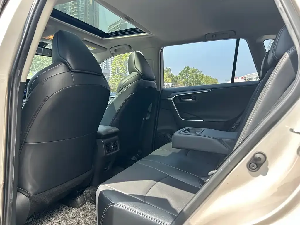 Toyota Wildlander 2022 из CN, фото 8