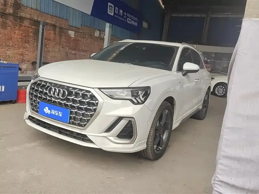 Audi Q3 2023 из CN, фото 1