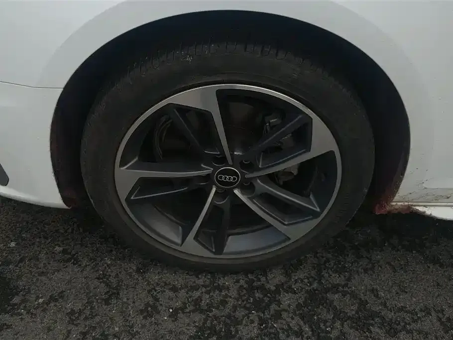 Audi A4L 2024 из CN, фото 4