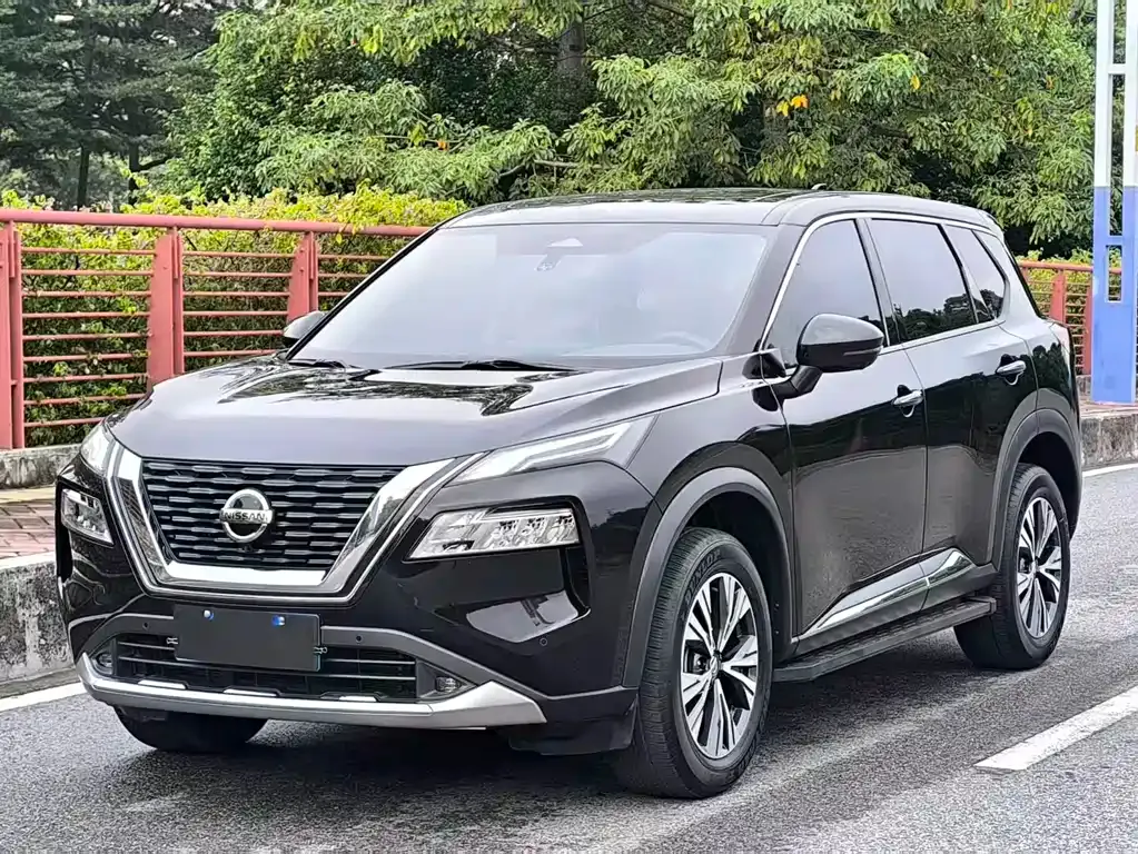 Nissan X-Trail — фото 1