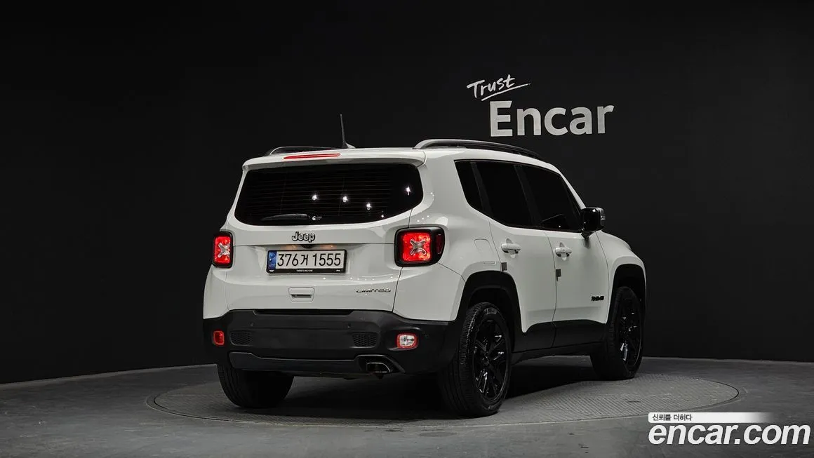 Jeep Renegade — фото 6