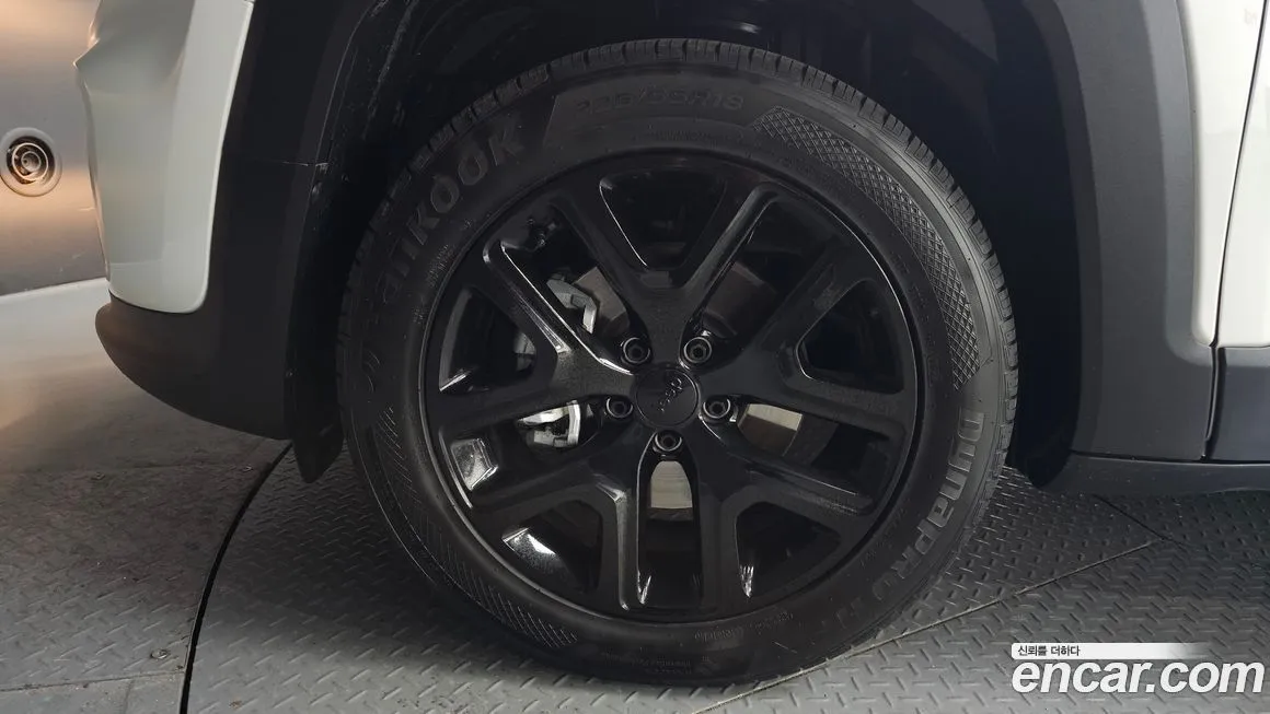Jeep Renegade — фото 10