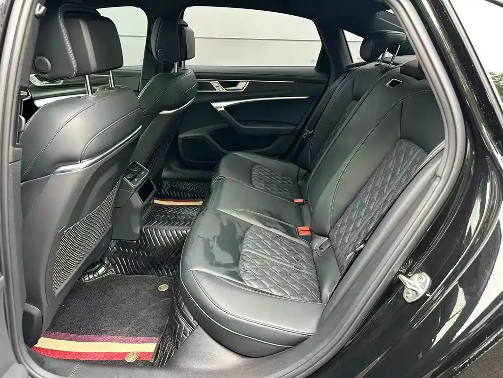 Audi A6L — фото 10