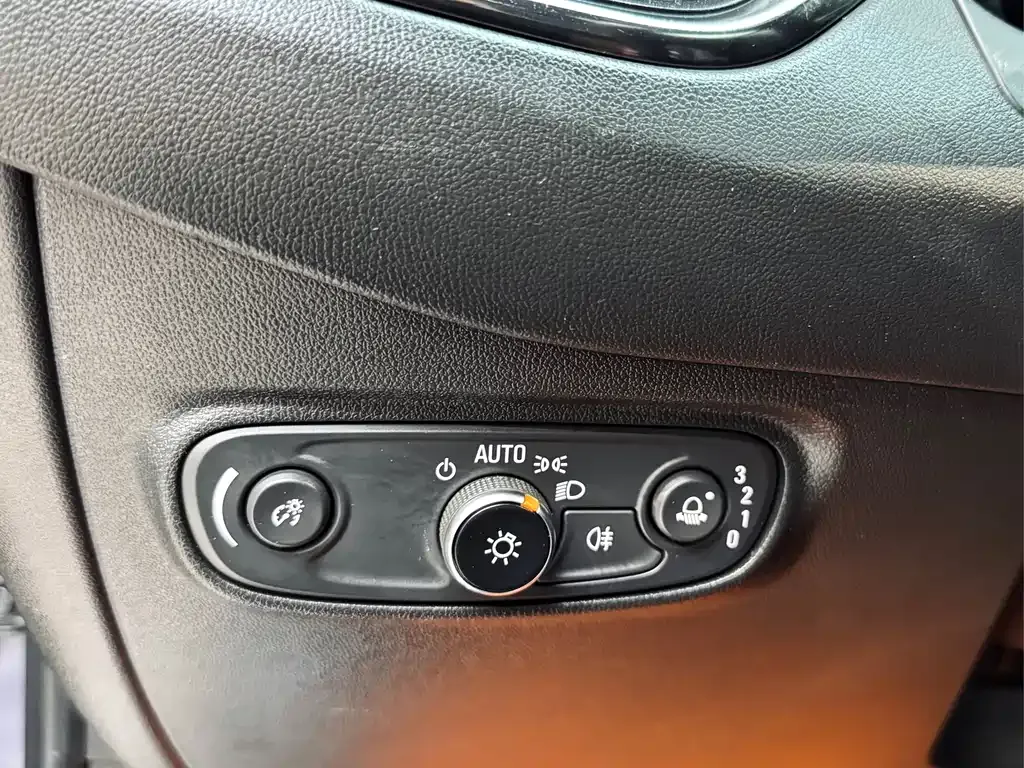 Chevrolet Equinox 2021 из CN, фото 9