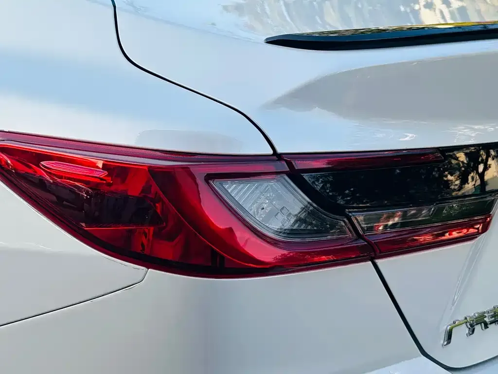 Toyota Camry — фото 3