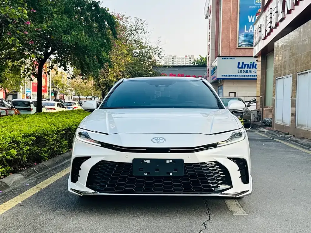 Toyota Camry — фото 7