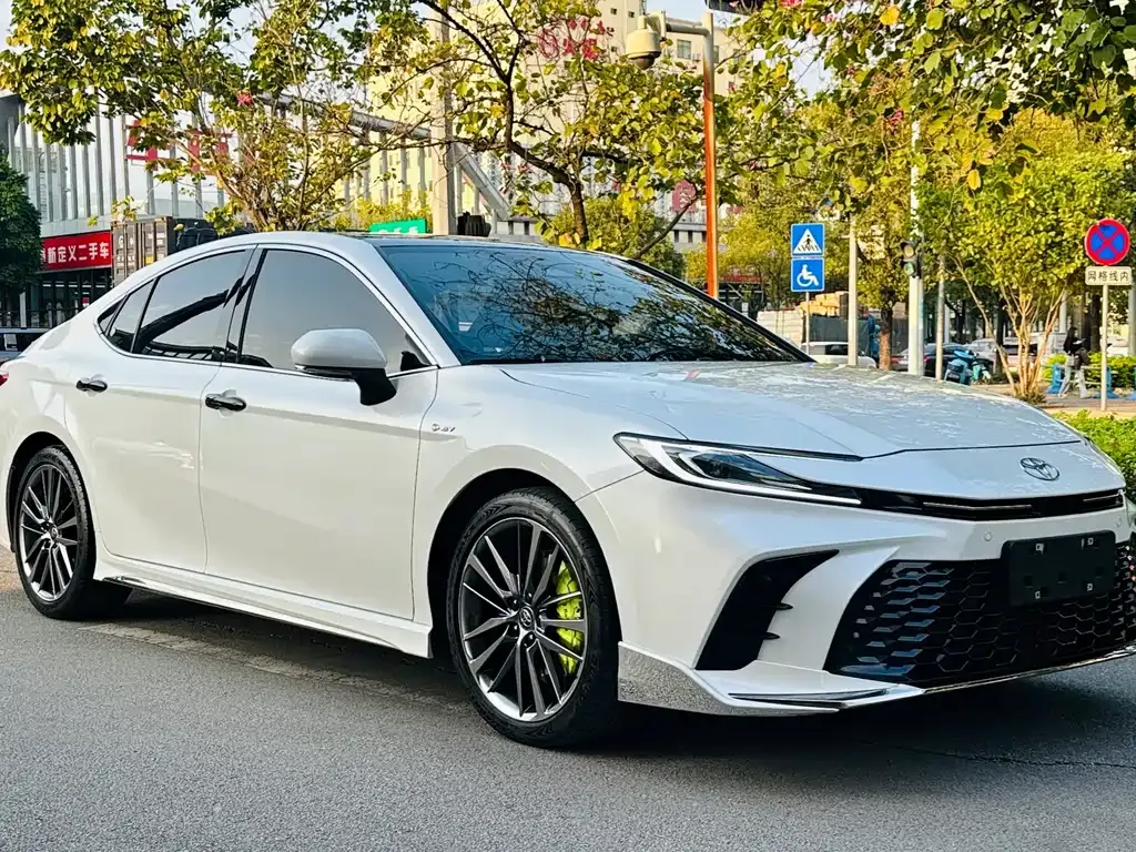 Toyota Camry — фото 9
