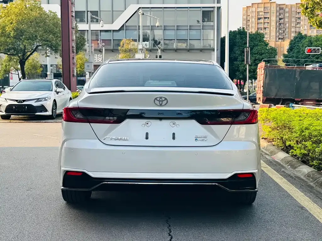 Toyota Camry — фото 4