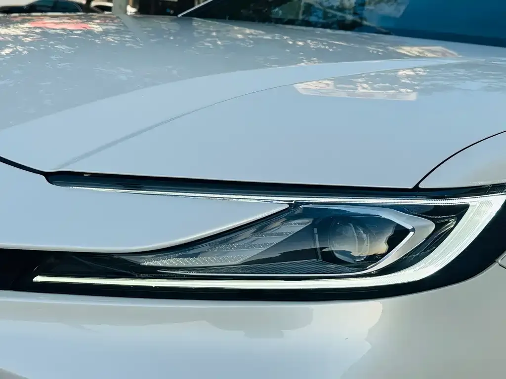 Toyota Camry — фото 2
