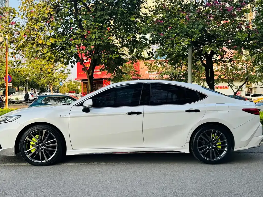 Toyota Camry — фото 10