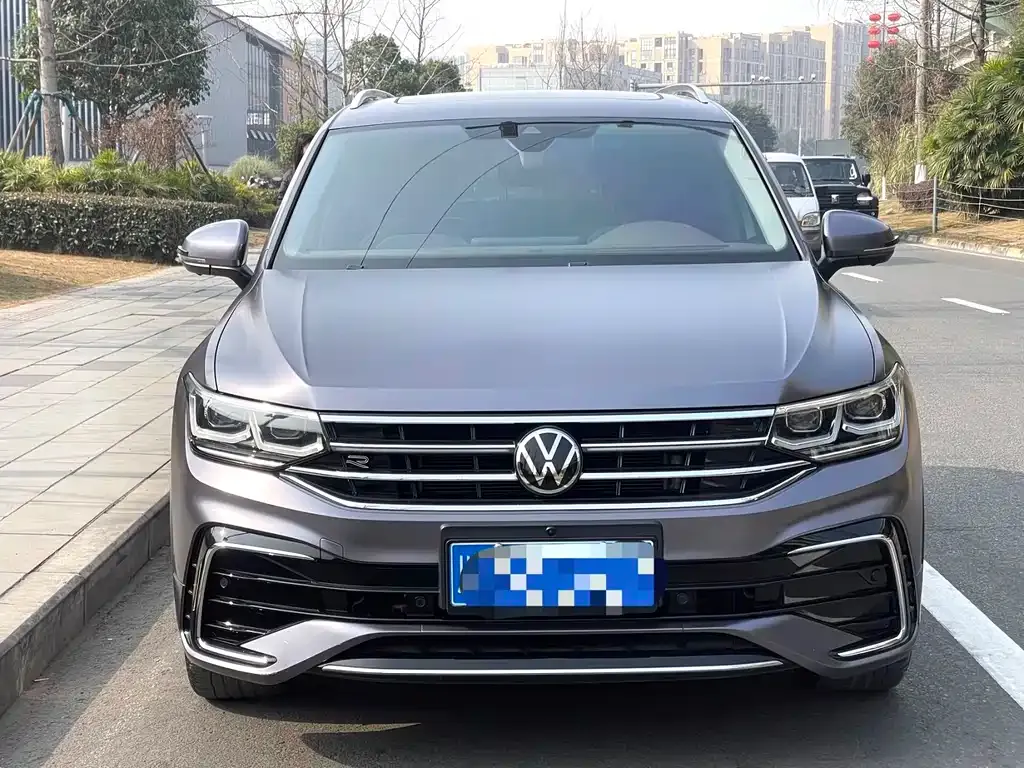 Volkswagen Tiguan L — фото 2