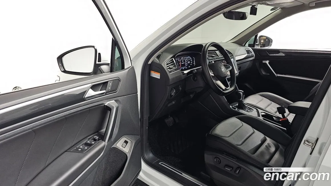 Volkswagen Tiguan — фото 10