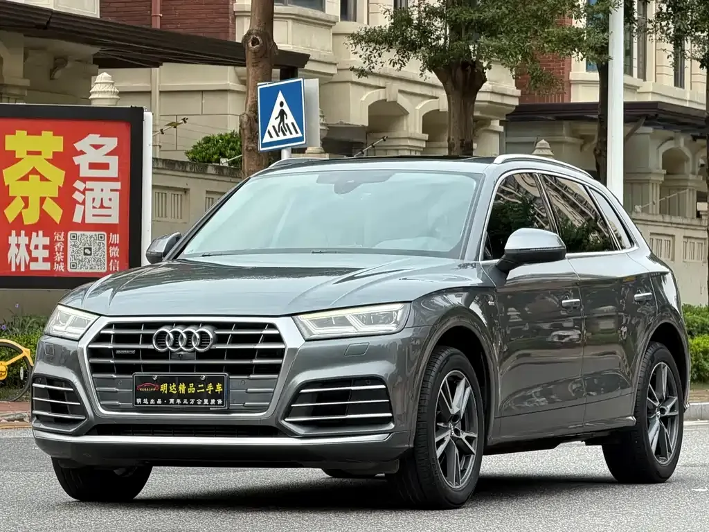 Audi Q5L — фото 1