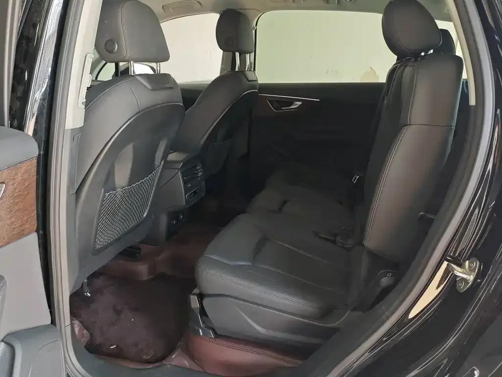 Audi Q7 2023 из CN, фото 2