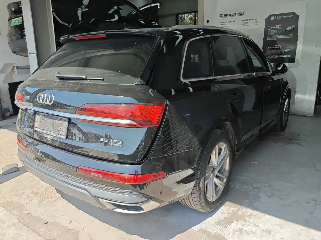 Audi Q7 2023 из CN, фото 8