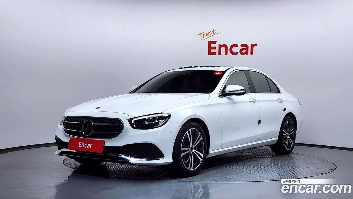 Mercedes-Benz E-Class — фото 1