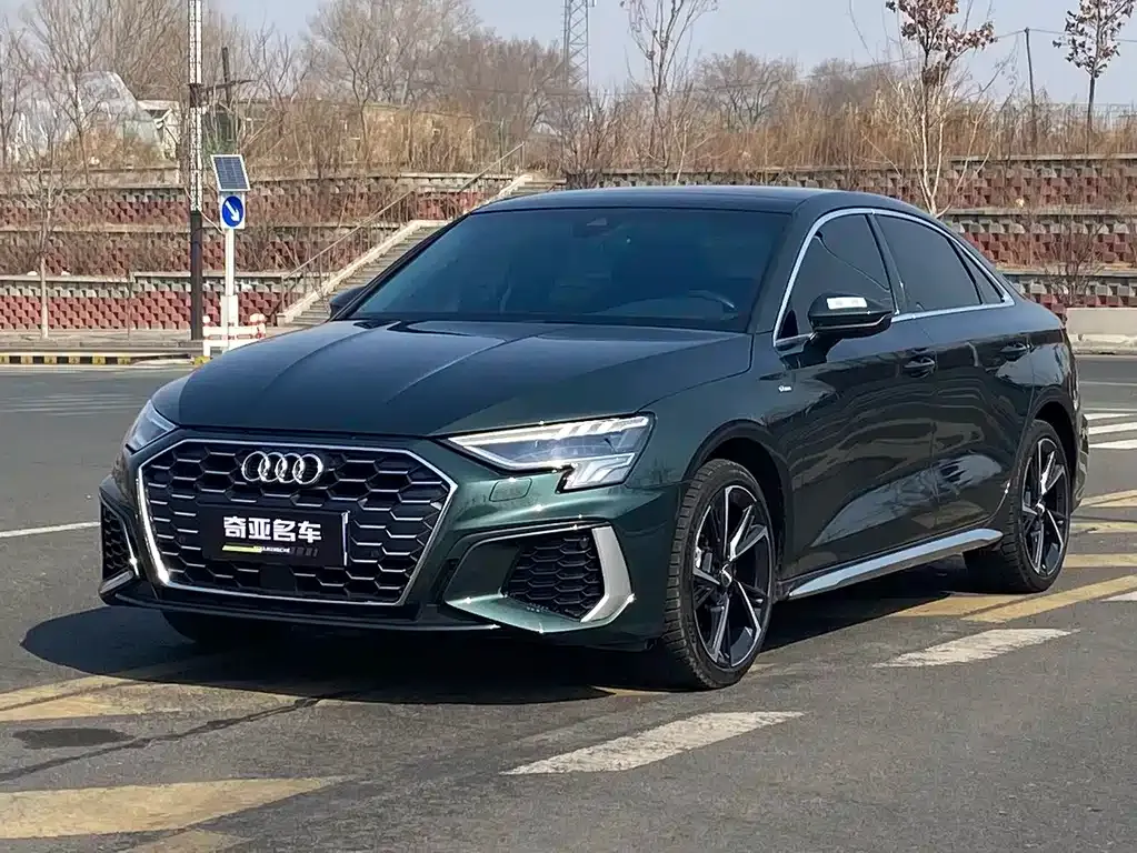 Audi A3 — фото 1