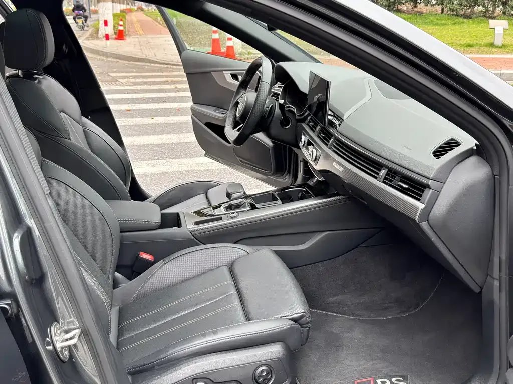 Audi A4L 2024 из CN, фото 2