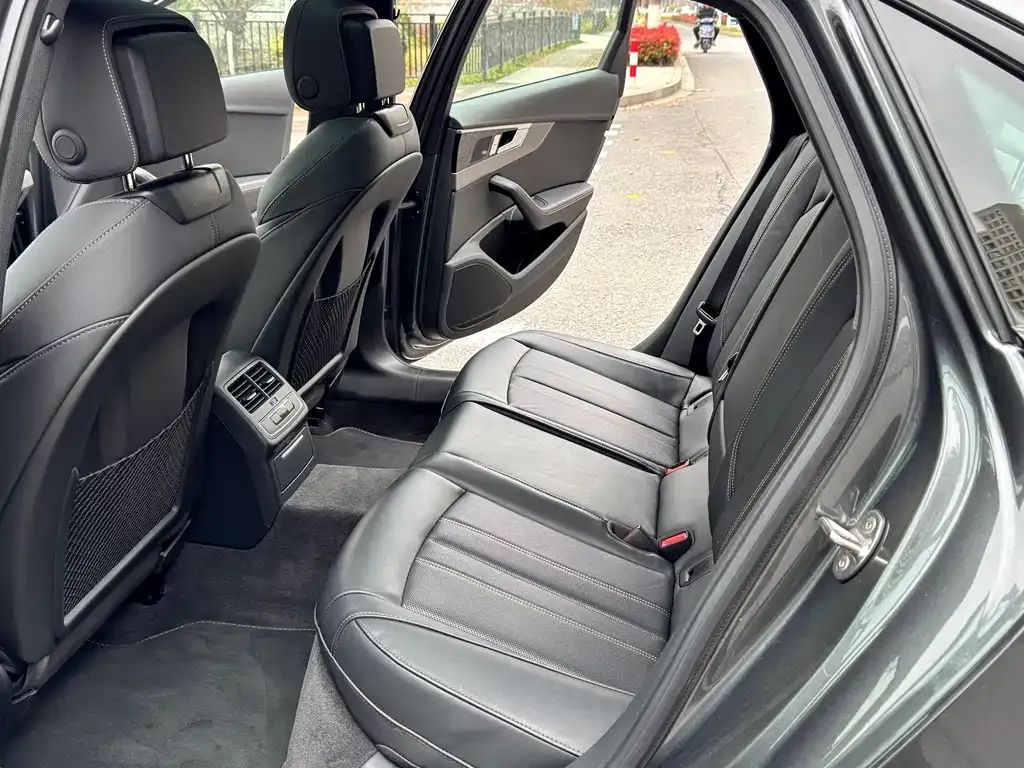 Audi A4L 2024 из CN, фото 3