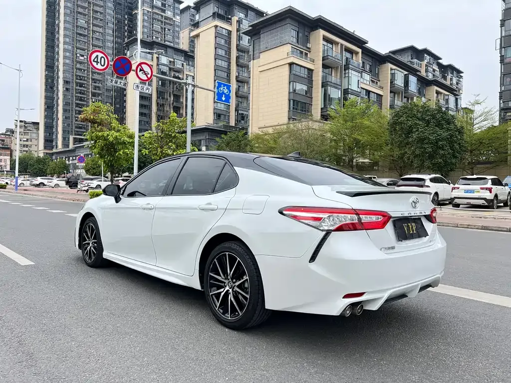 Toyota Camry 2022 из CN, фото 4
