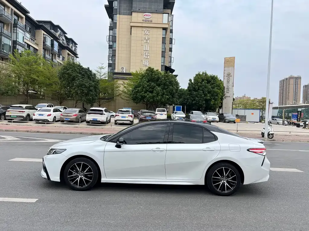 Toyota Camry 2022 из CN, фото 6
