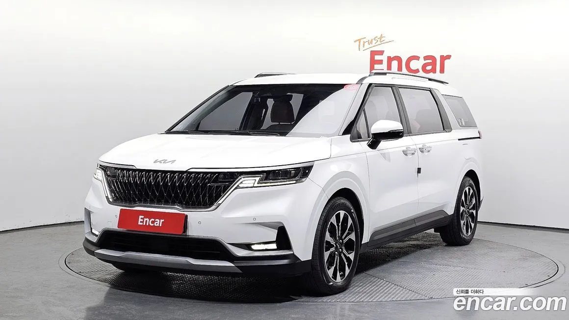 Kia Carnival — фото 1