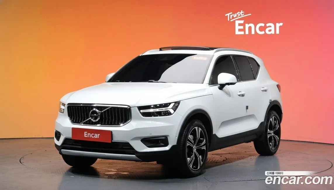Volvo XC40 — фото 1