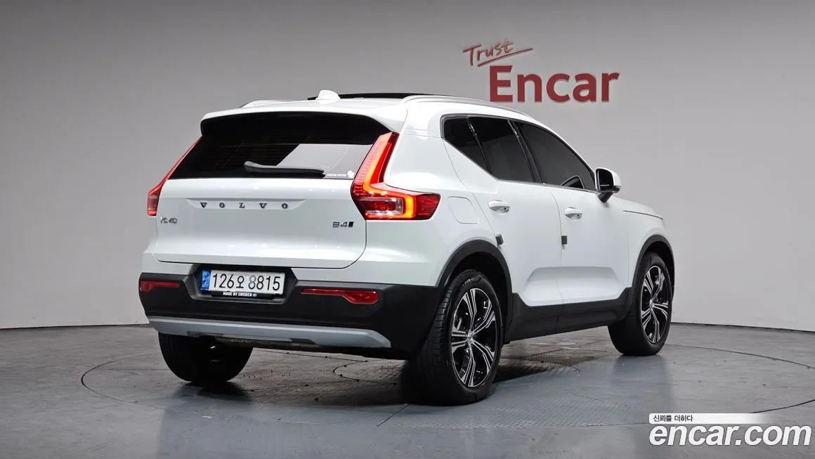 Volvo XC40 — фото 3