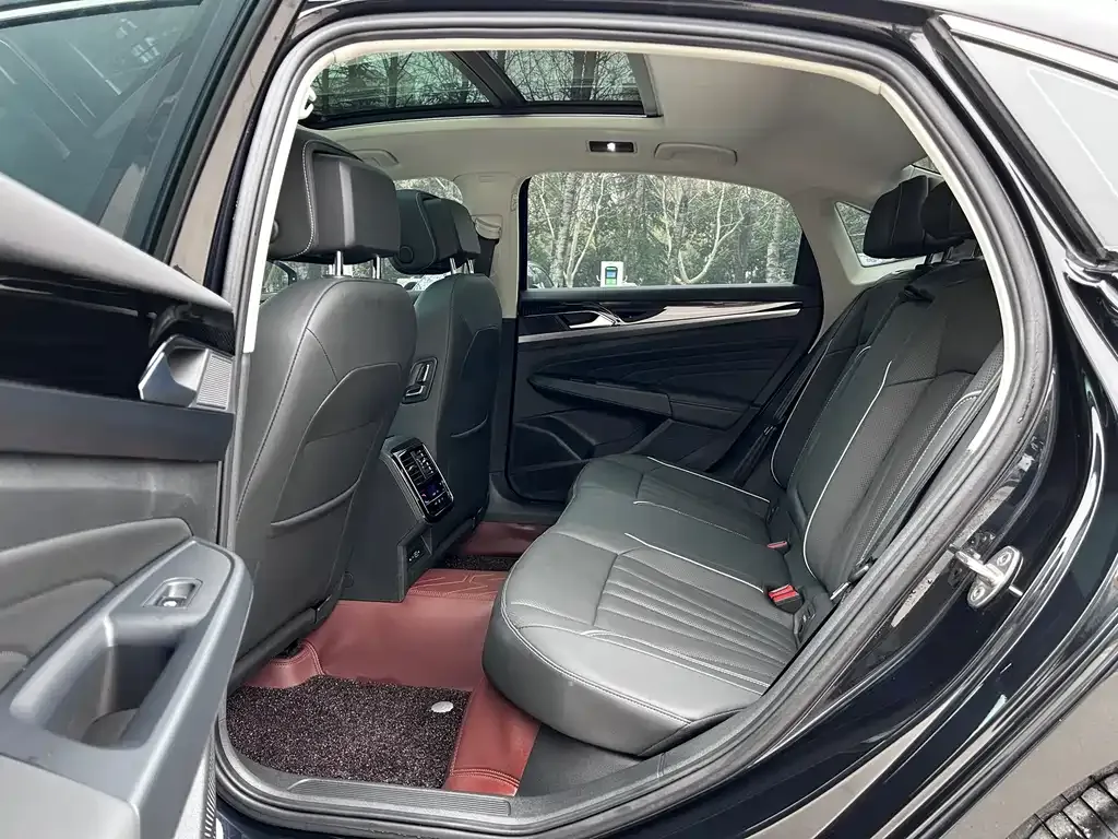 Volkswagen Passat 2024 из CN, фото 6