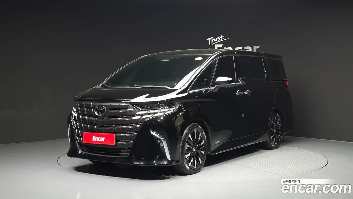 Toyota Alphard — фото 1