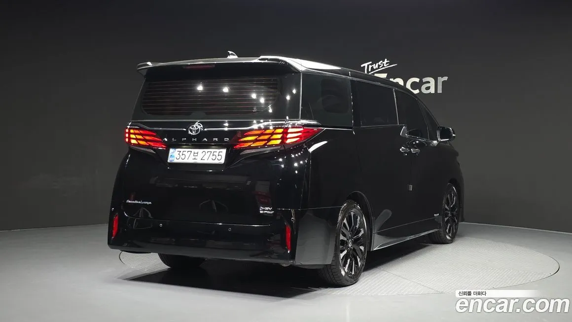 Toyota Alphard — фото 2