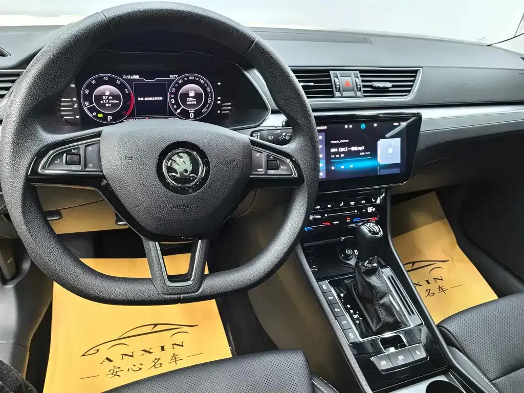 Skoda Superb — фото 9